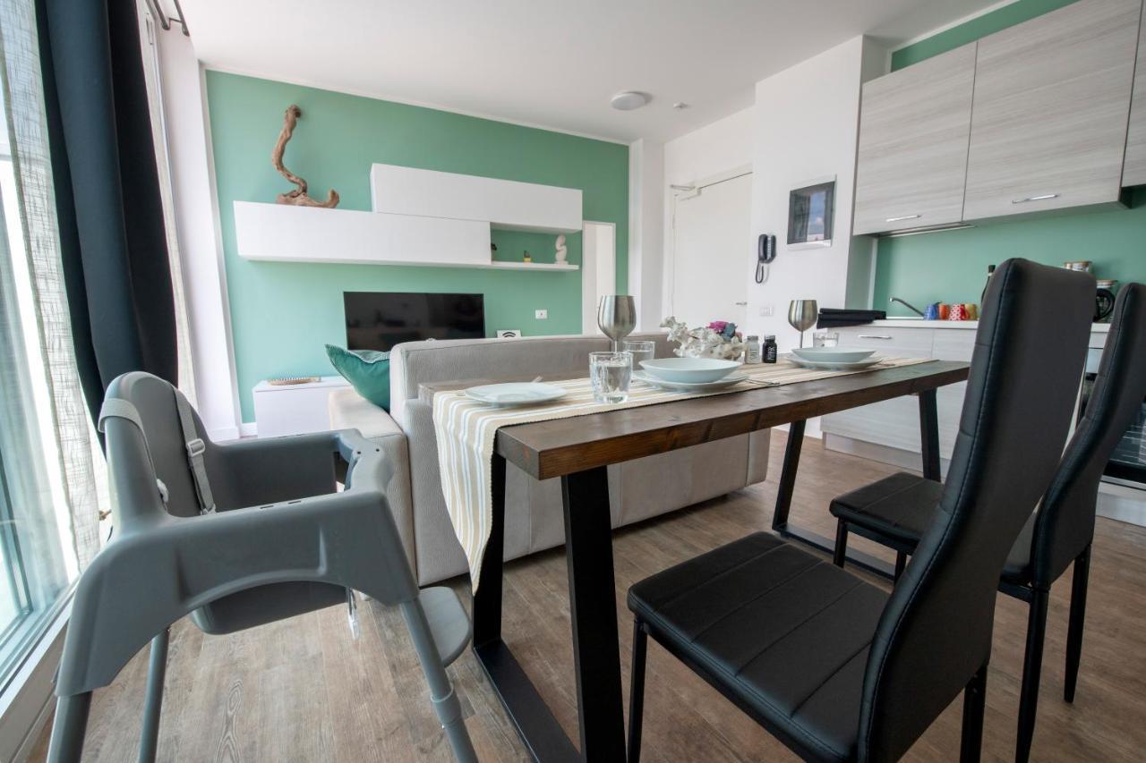 Attico Luxury Con Parcheggio E Terrazza Vista Mozzafiato Apartment Genoa Bagian luar foto