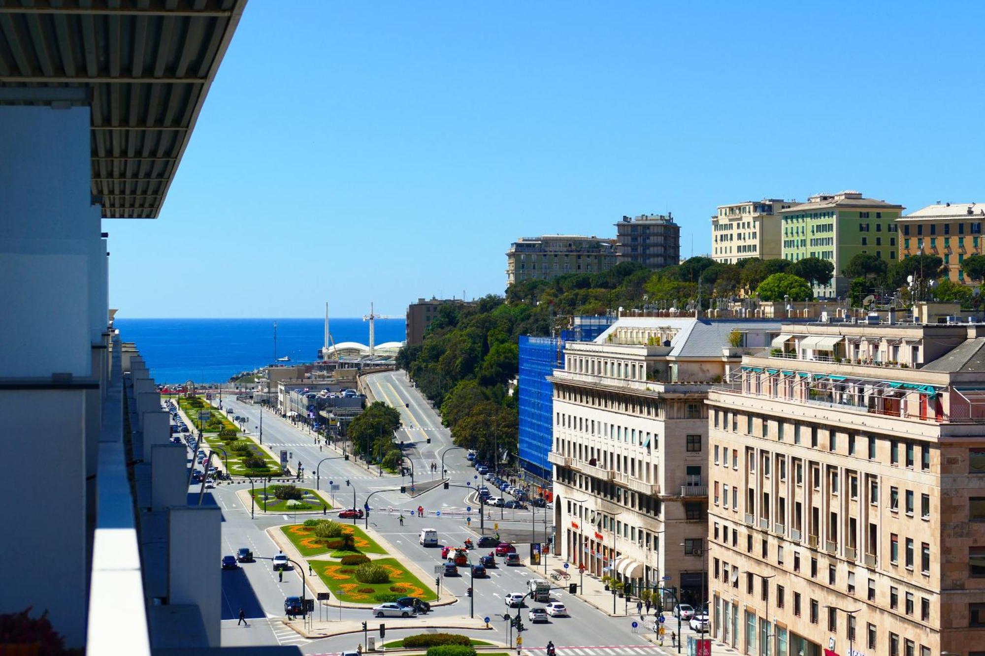 Attico Luxury Con Parcheggio E Terrazza Vista Mozzafiato Apartment Genoa Bagian luar foto