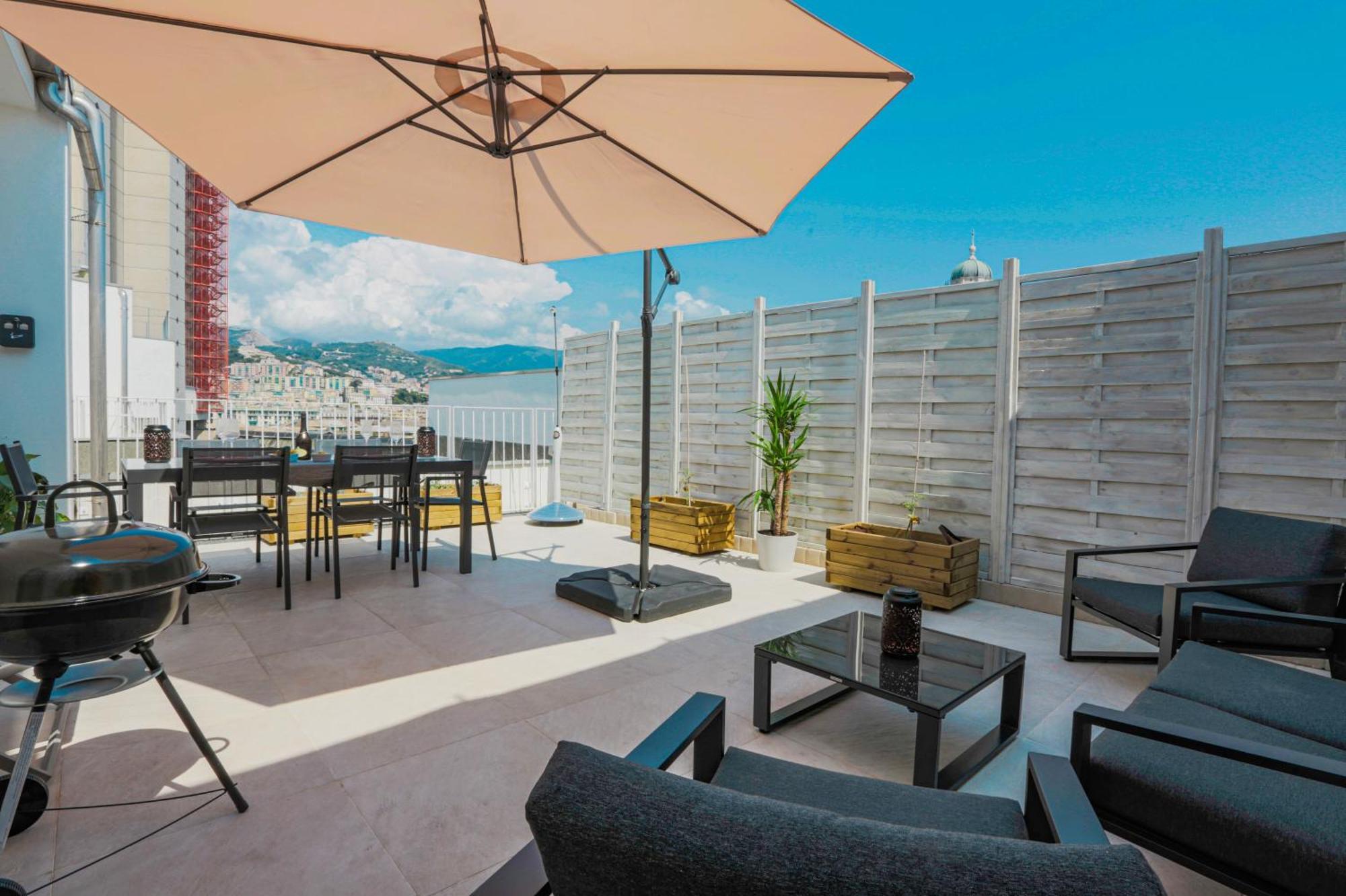 Attico Luxury Con Parcheggio E Terrazza Vista Mozzafiato Apartment Genoa Bagian luar foto