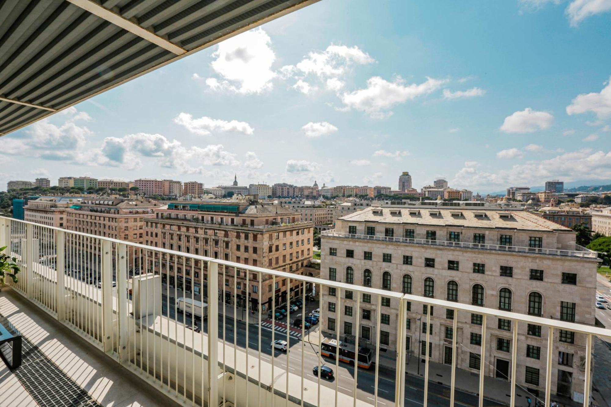 Attico Luxury Con Parcheggio E Terrazza Vista Mozzafiato Apartment Genoa Bagian luar foto