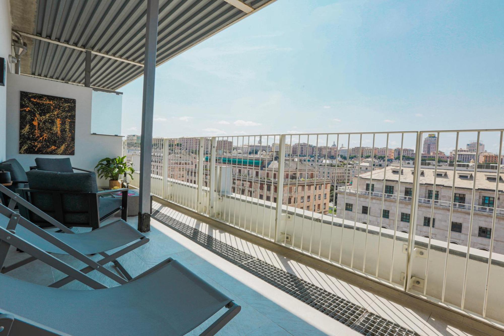 Attico Luxury Con Parcheggio E Terrazza Vista Mozzafiato Apartment Genoa Bagian luar foto