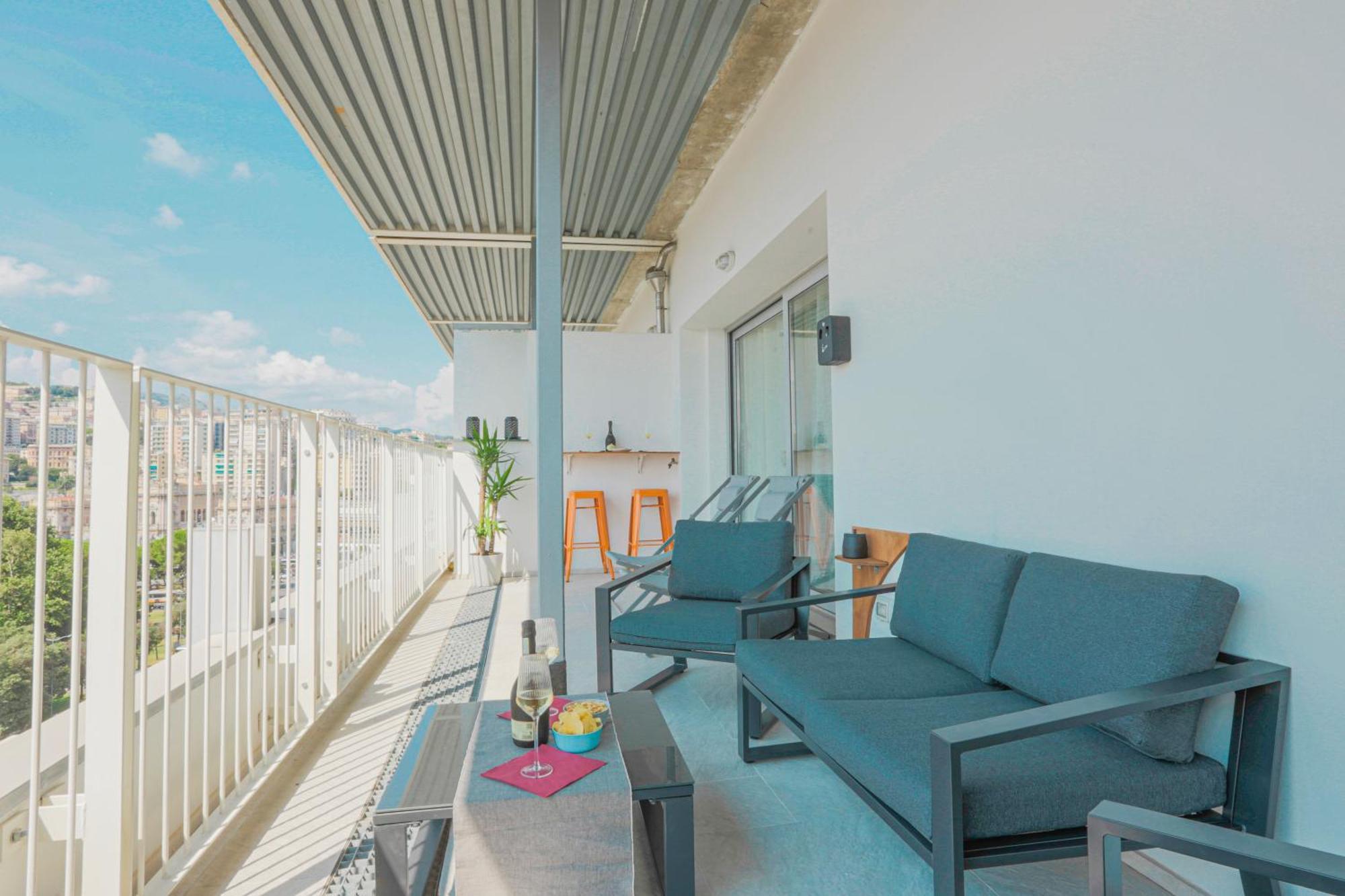 Attico Luxury Con Parcheggio E Terrazza Vista Mozzafiato Apartment Genoa Ruang foto