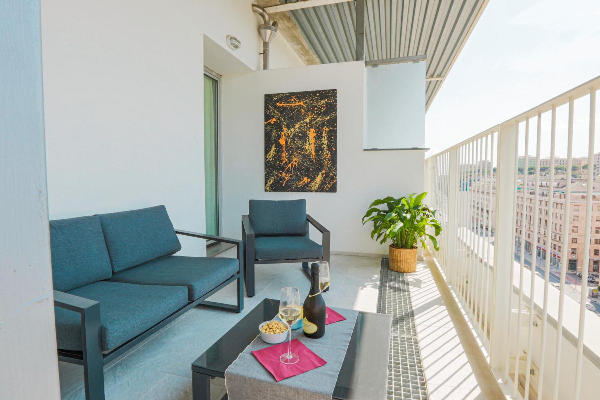 Attico Luxury Con Parcheggio E Terrazza Vista Mozzafiato Apartment Genoa Ruang foto