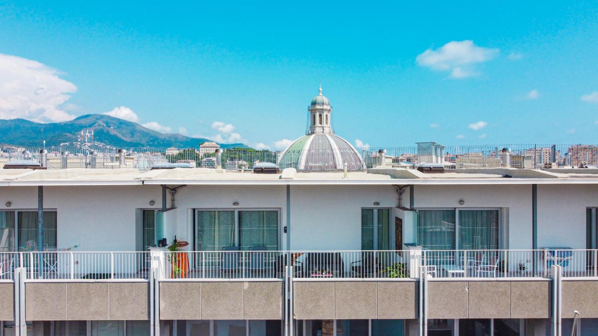 Attico Luxury Con Parcheggio E Terrazza Vista Mozzafiato Apartment Genoa Bagian luar foto